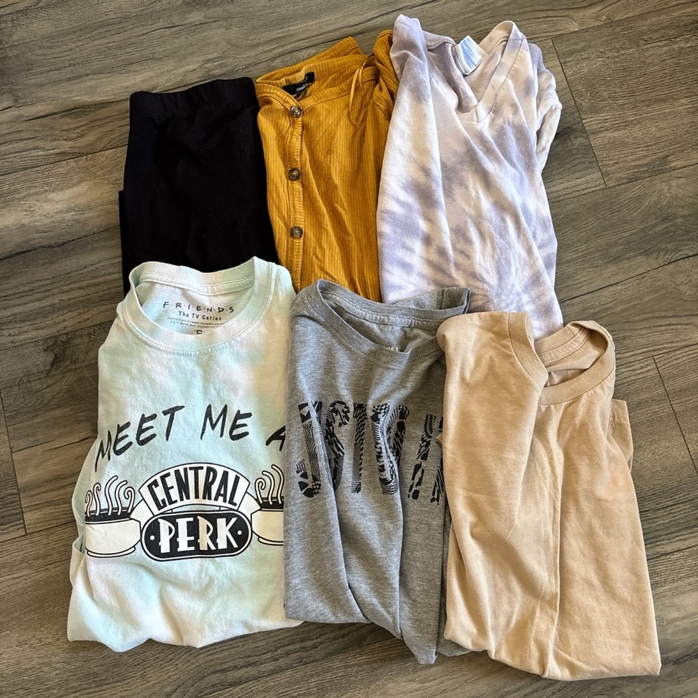 Small Bundle includes T-shirts + leggings